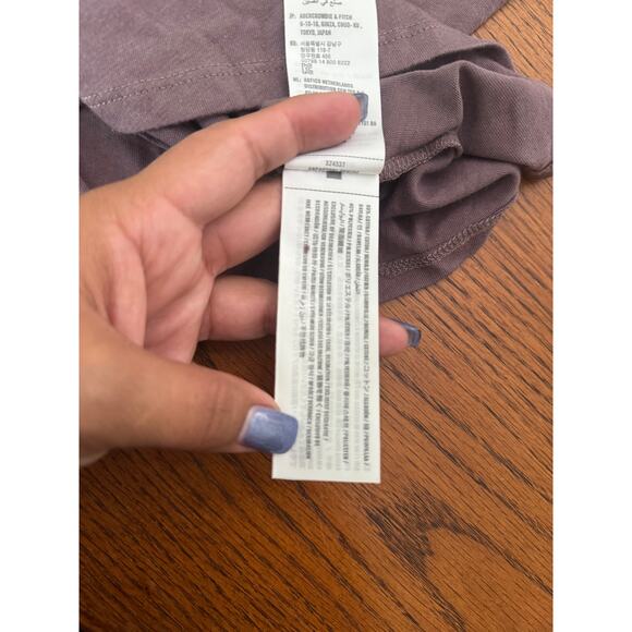 NWT Hollister V Neck Shirt Size M - Picture 6 of 7